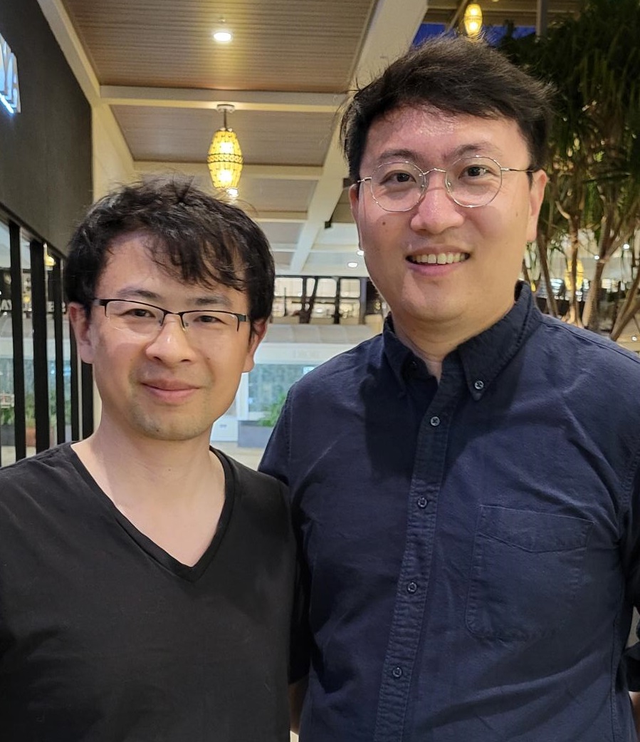 photo of Yue Zhou (left) & Haozhe Wang (right) from MRS2022 conference